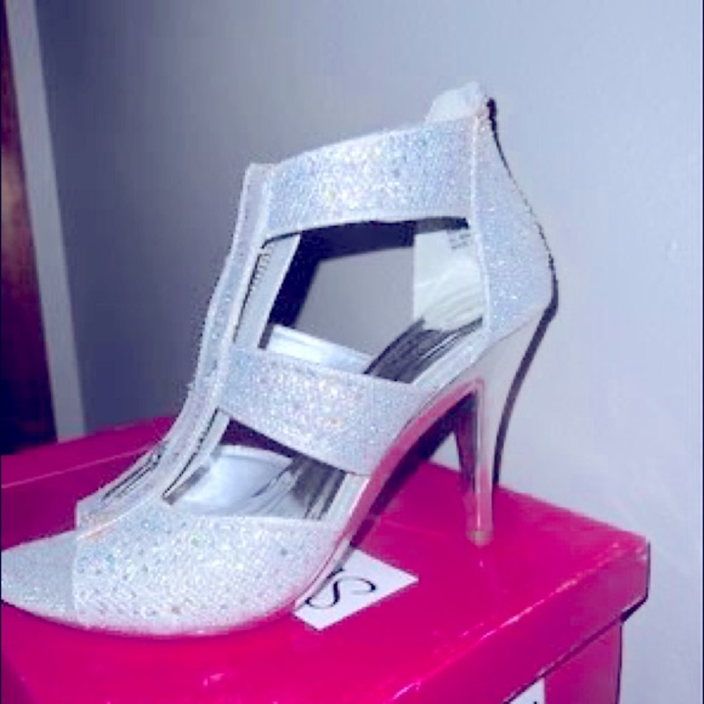 New Bling shoes. Clearing out storage.  Sizes 8.5M, 8.5W, 9.5W, 10W, 11W. $25ea.